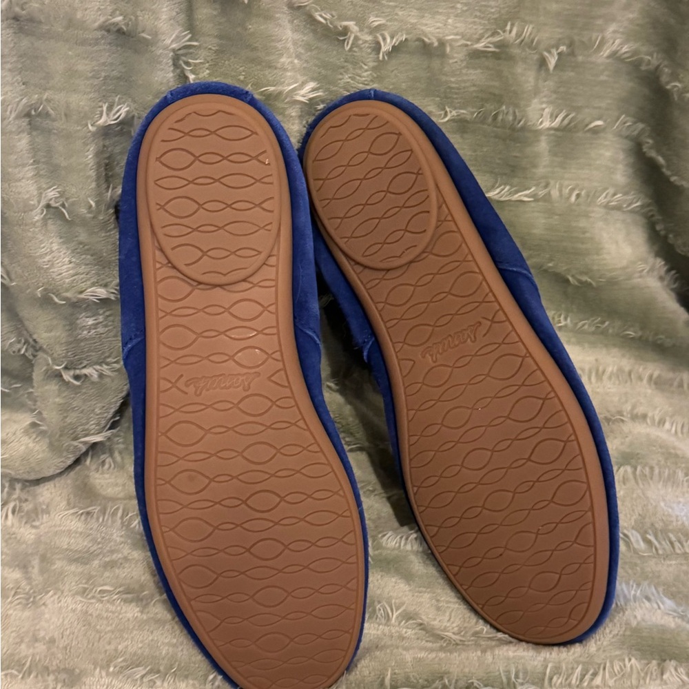 Sanuk - Picture 6 of 6